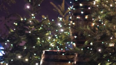 Milano albero di Natale fatto di botti di whiskey