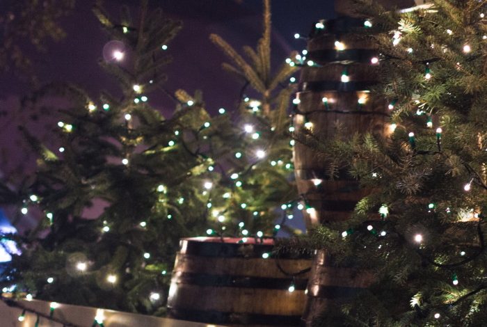 Milano albero di Natale fatto di botti di whiskey