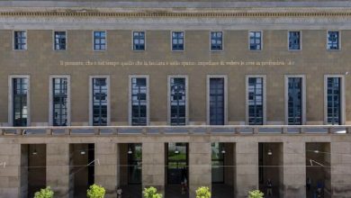 Joseph Kosuth illumina il Museo del Novecento